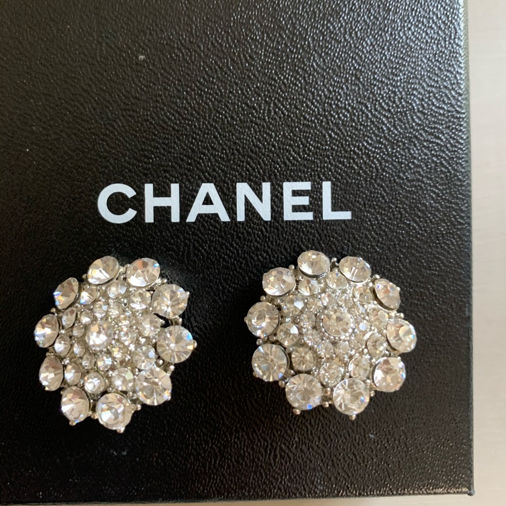 Beautiful Earrings ⭐️ - Picture 2 of 4
